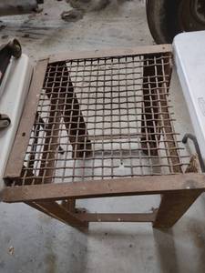 lot 1340 image: 23x21x29 heavy metal table