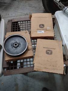 lot 1342 image: 3 John Deere pulleys