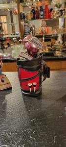 lot 2042 image: Golf club bar set