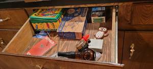 lot 2073 image: Content of drawer