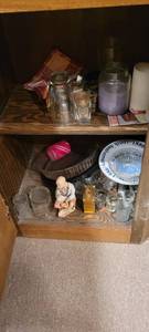 lot 2076 image: shelf content