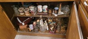 lot 2077 image: Content of shelves