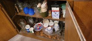 lot 2078 image: Contents of shelf
