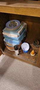 lot 2079 image: Contents of shelf