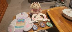 lot 2211 image: Easter decorations