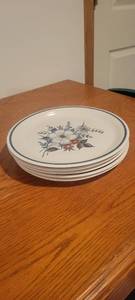 lot 2242 image: 5 town and country Blue Ridge plates.