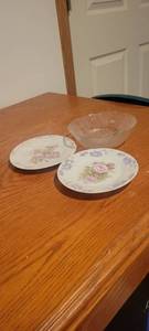 lot 2243 image: Clear bowl and two plate