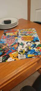 lot 2262 image: 4 Justice league comic books