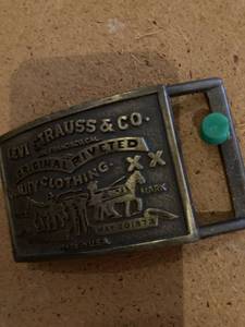 lot 3050 image: Levi Strauss and Company belt buckle