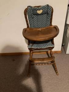 lot 3063 image: Vintage highchair