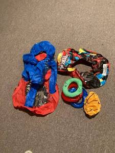 lot 3068 image: Blowup pool toys