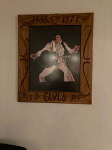 lot 3072 image: 25 12 x 22�� Elvis picture carved frame