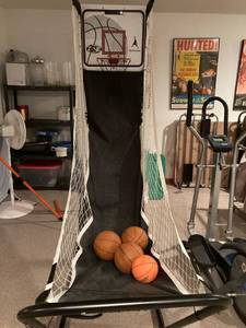lot 3106 image: in the zone (Harvard) toss basket balls game