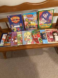 lot 3132 image: Stack of color books and doodle pad