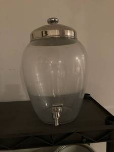 lot 3134 image: large glass jug for water or lemonade iced tea