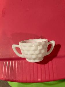 lot 3175 image: milk glass sugar dish 3 12 x 2 12
