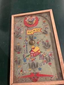 lot 3191 image: Vintage 12 x 19 inch bat-M-up Marble game