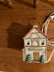 lot 3198 image: 5 inch Village general store untested