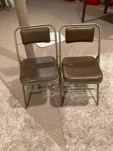 lot 3206 image: 2) matching folding chairs