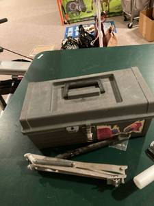 lot 3218 image: small toolbox with tools