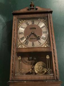 lot 3219 image: 19 14 x 9 34 inch clock Centurion untested