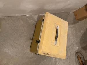 lot 3231 image: Koolatron ice chest untested with power adapter
