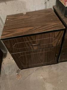 lot 3303 image: 17 12 x 23 bench cabinet with drawer