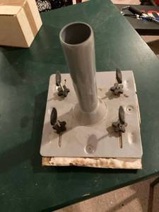 lot 3315 image: And 12 x 9 12 metal mounting base