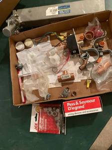 lot 3340 image: Assortment of brass fittings and other garage items