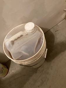 lot 3353 image: Bucket of miscellaneous liquid Can��t lift stuck in the bucket.