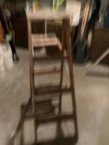 lot 3355 image: 4 foot wooden stepladder