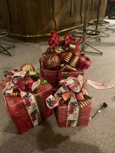 lot 4001 image: Three light up Christmas decoration gift box��s