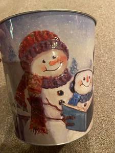 lot 4009 image: snowman family tin can storage container