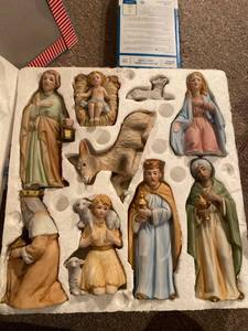 lot 4010 image: Christmas Nativity Complete 9 Piece Set