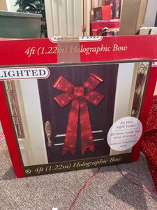 lot 4011 image: 4ft holographic bows