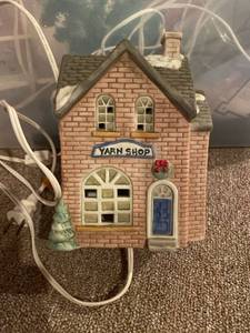lot 4017 image: light up ceramic yarn shop collector piece