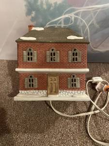 lot 4019 image: light up ceramic house and collector piece