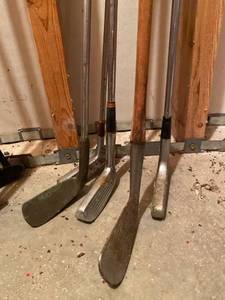 lot 4030 image: vintage golf clubs