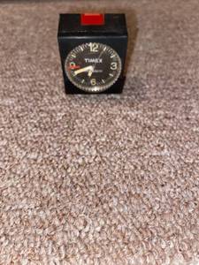 lot 4044 image: timex mini alarm clock