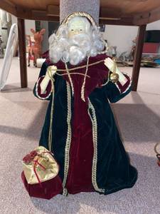 lot 4055 image: santa clause decorative piece