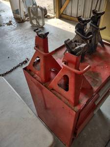lot 1176 image: we pair of 3 ton jack stands