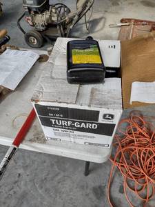lot 1189 image: new case of John Deere turf guard for cylinder engine oil 10w30 12 quart bottles