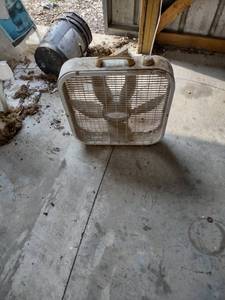 lot 1192 image: working box fan