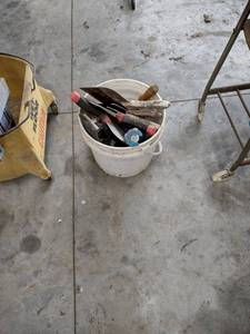 lot 1194 image: bucket of tools