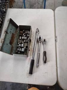 lot 1227 image: box of sockets half inch breaker bar 12-in ratchet and 38 ratchet