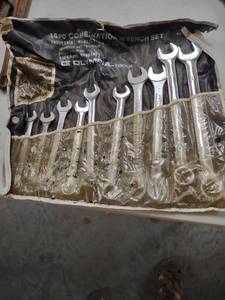 lot 1238 image: 10-piece ranch set