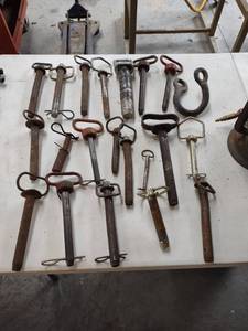 lot 1247 image: 20 different size clevis pins and one clevis