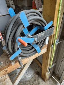 lot 1261 image: air hose and rewind will need to bring tools to remove