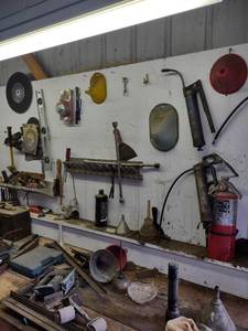 lot 1287 image: everything on the shelf and wall