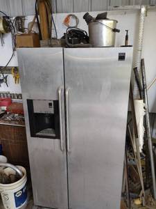 lot 1289 image: refrigerator not working and whats on top